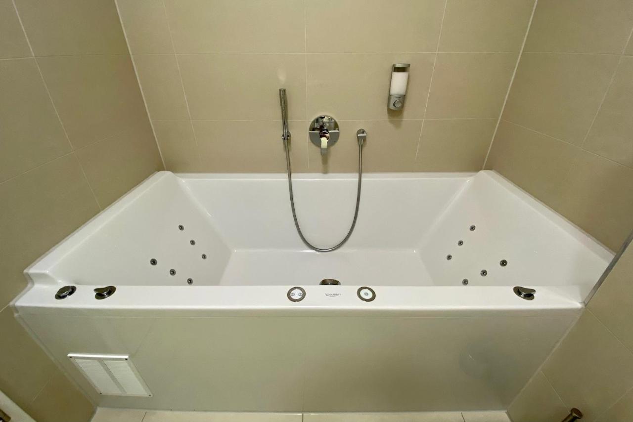 Alpen-Panorama Suite - Einzigartige Privatsuite Hoch Ueber Muenchen, 12Tes Og, Alpenblick, Loggia, Whirlpool, 15 Minuten Zum Zentrum, Ruhe Und Erholung In Der Stadt Muenchen Fuer Privat Und Geschaeftlich Reisende Exteriör bild